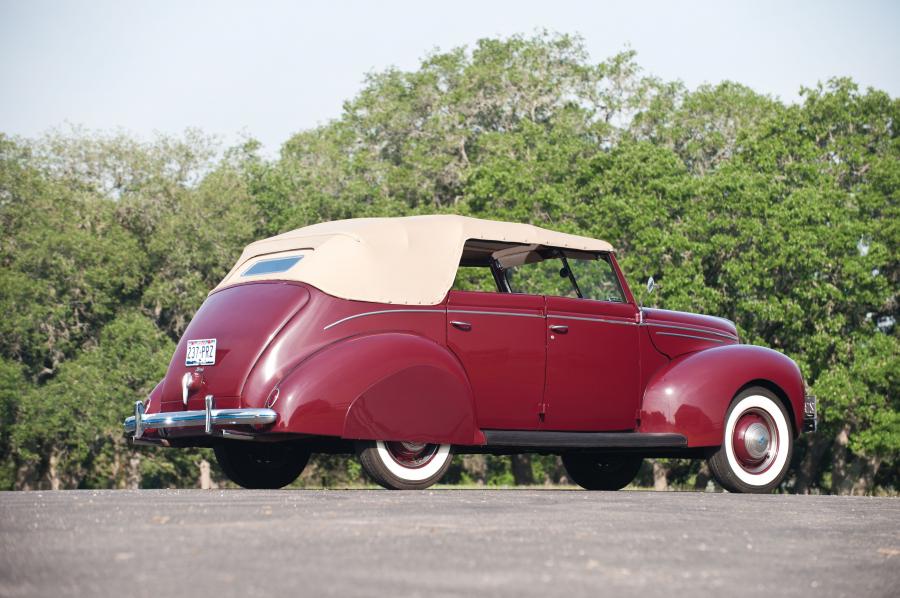  Ford DeLuxe Convertible Sedan 1939 года  (фото 16 из 19)